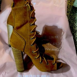 Liliana Womens Brown Lace Up Block Heels Peep Toe Ankle Boots Size 7